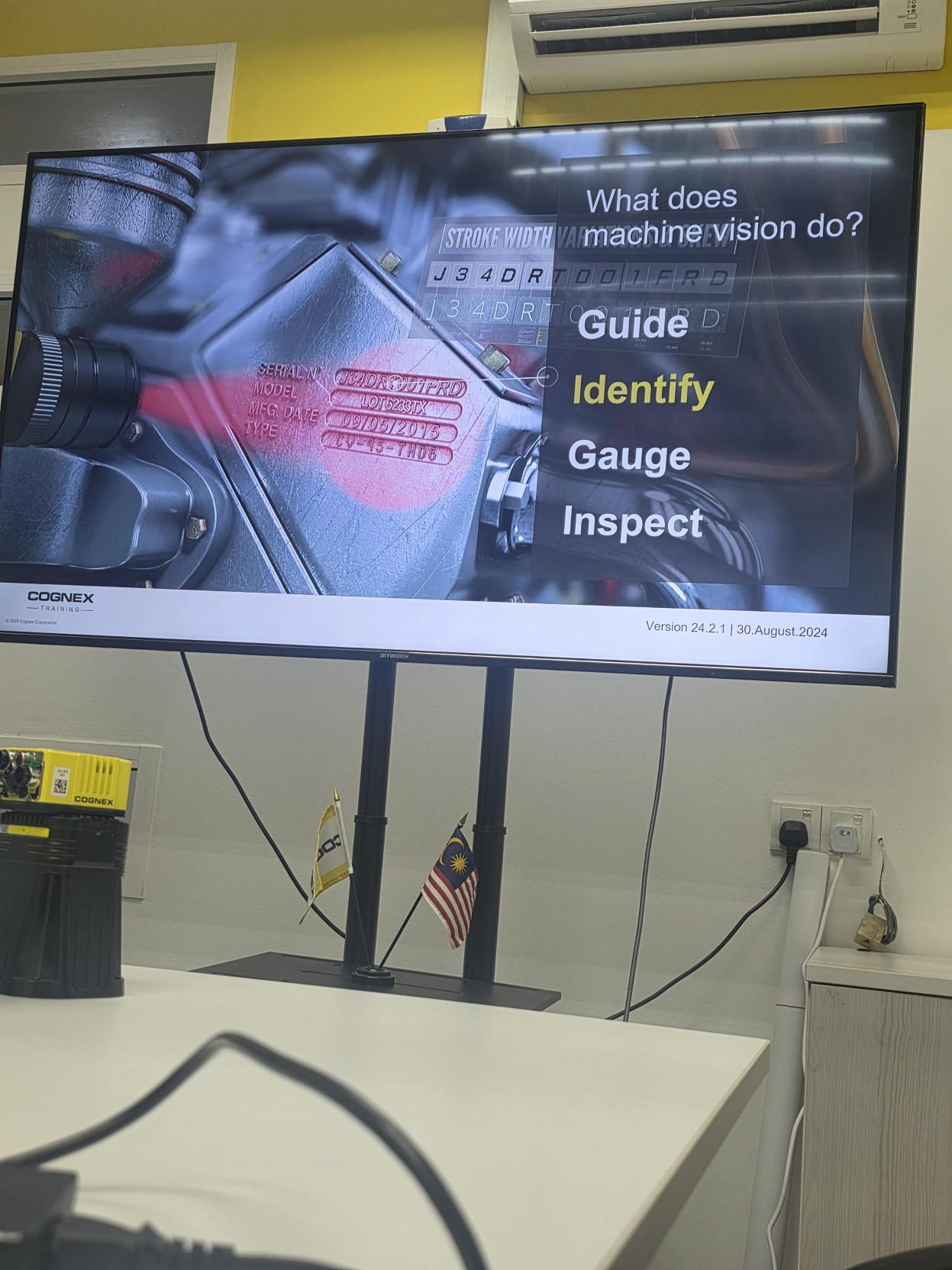 Machine vision training session on guiding, identifying, gauging, and inspecting